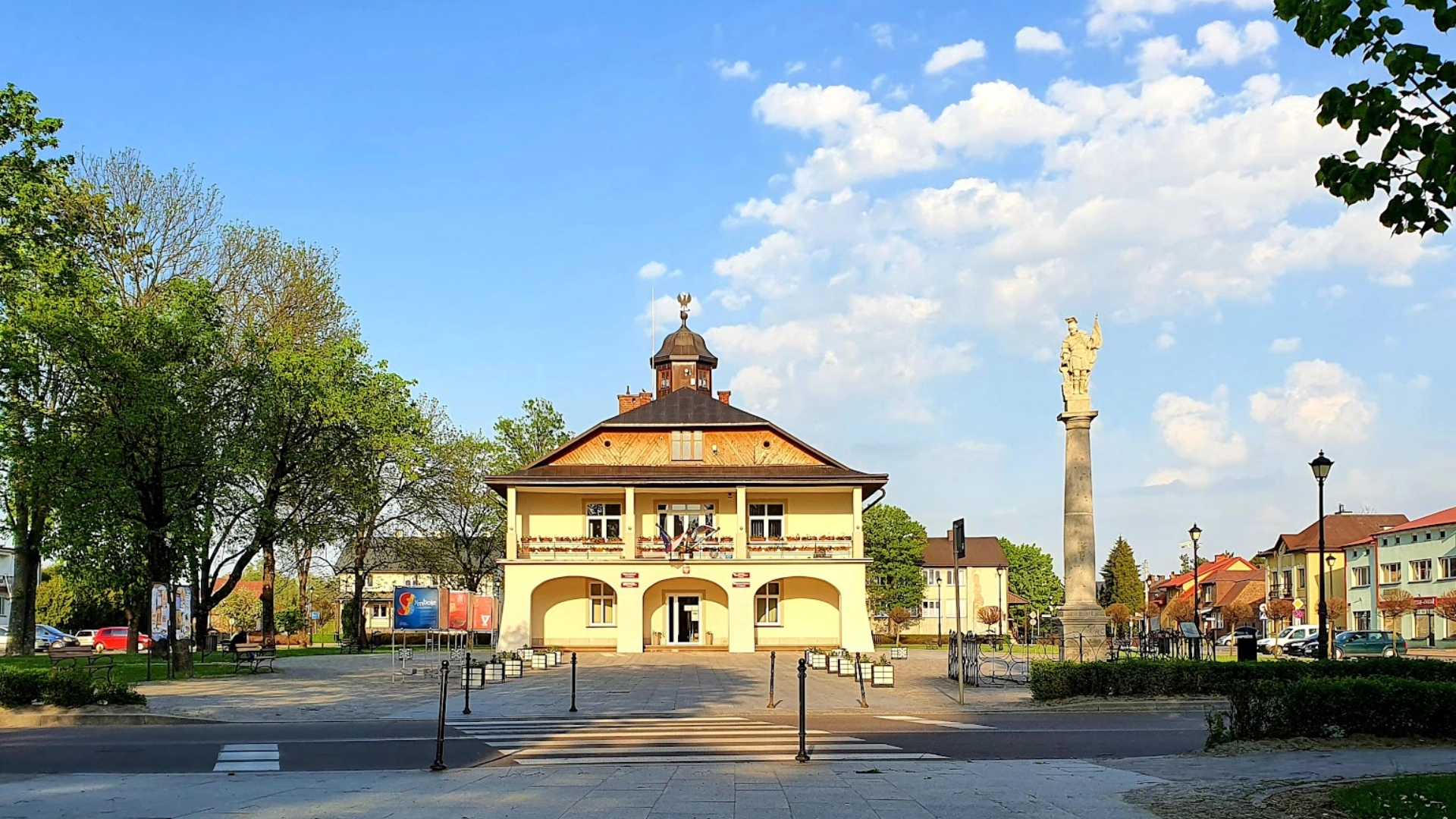 Ratusz w Narolu